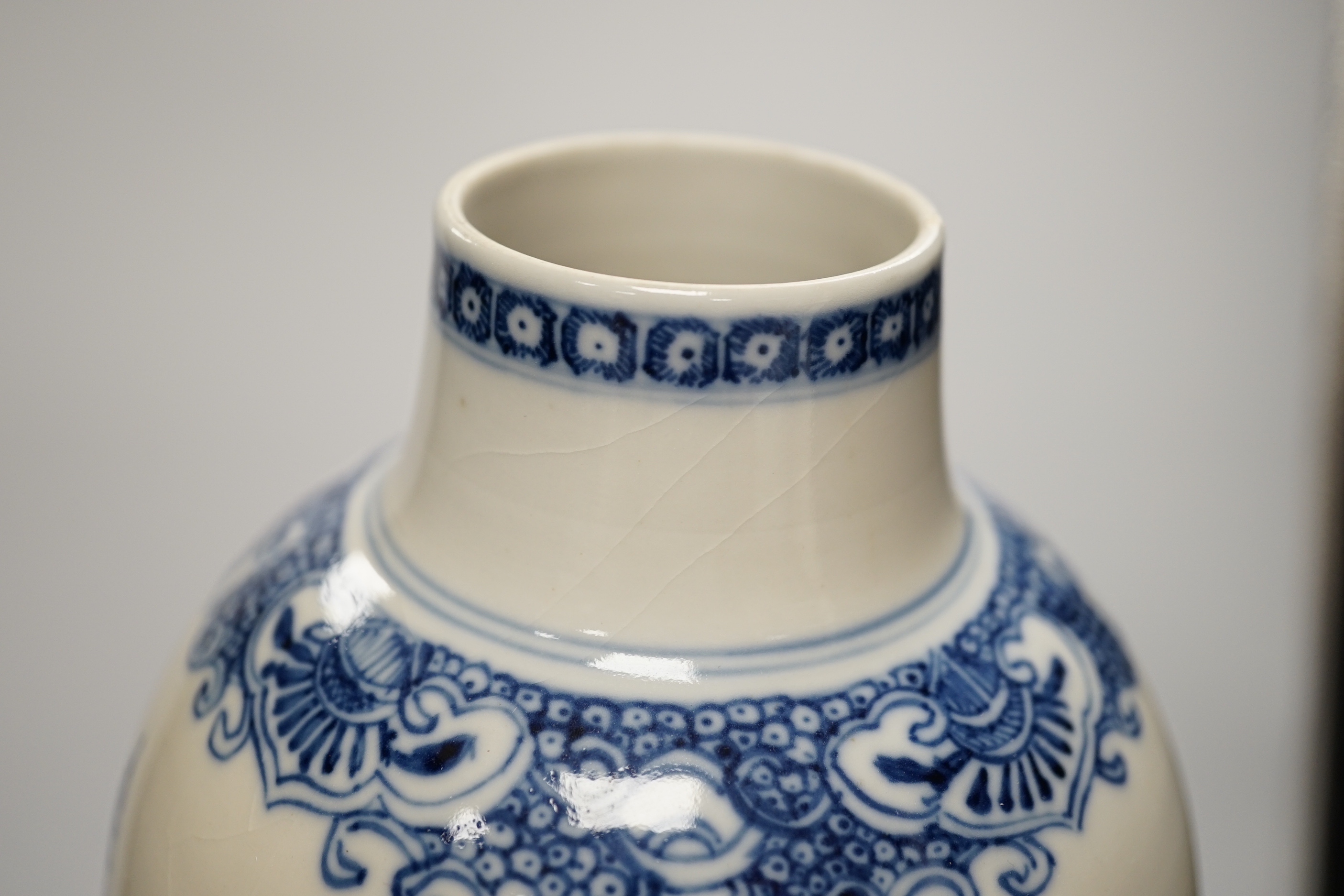 A Chinese Qianlong blue and white vase with wooden cover, 31.5cm